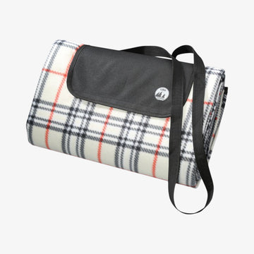 Picnictaeppet fra Cilio har en vandafvisende underside holder fugt vaek, mens toppen er varm med fluffy flannel.